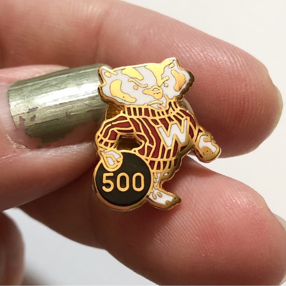 ❄️🎉YEAR END SALE!🎉❄️ Bucky Badger 500 bowling lapel pin Univ Wisconsin bowler - Picture 7 of 7
